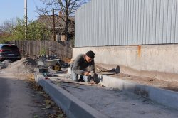 Триває реалізація програми з утримання та реконструкції доріг і тротуарів Козина