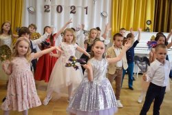 ВИПУСКНІ БАЛИ У ДИТЯЧОМУ САДКУ "ЯЛИНОЧКА"