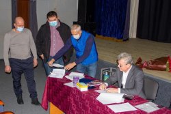 ПЕРША СЕСІЯ ДЕПУТАТІВ НОВОГО СКЛИКАННЯ
