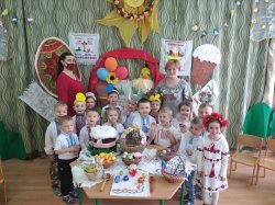 ЯК НАЙМОЛОДШІ ЖИТЕЛІ КОЗИНСЬКОЇ ТГ ВЕЛИКДЕНЬ СВЯТКУВАЛИ