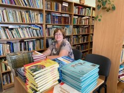 ШКОЛЯРІ ЗАБЕЗПЕЧЕНІ КНИЖКАМИ В ДОСТАТНІЙКІЛЬКОСТІ