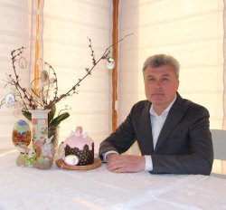 ВІТАННЯ КОЗИНСЬКОГО СЕЛИЩНОГО ГОЛОВИ З ВЕЛИКОДНЕМ