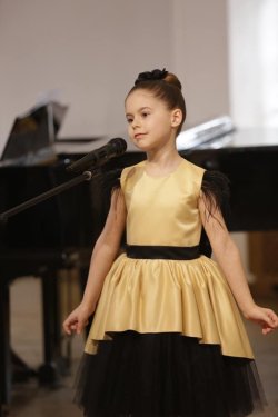 КОЗИНСЬКА ВОКАЛІСТКА ВИБОРОЛА ПЕРЕМОГУ У КОНКУРСІ «ТАЛАНОВИТІ ДІТИ УКРАЇНИ»