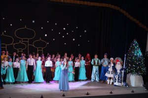 Святкова вистава «Новорічні пригоди Алладіна» за участю творчих колективів будинку культури