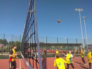 СПОРТИВНІ ЗМАГАННЯ З НАГОДИ ДНЯ ФІЗКУЛЬТУРИ І СПОРТУ ПРОЙШЛИ У КОЗИНСЬКОМУ ЛІЦЕЇ