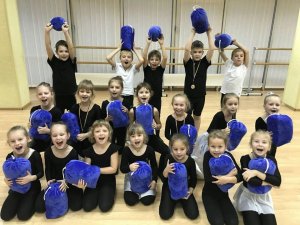 Подарунки від Козинської селищної ради усім учасникам творчих колективів