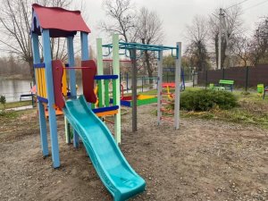 ОНОВЛЕНИЙ ДИТЯЧИЙ МАЙДАНЧИК У КОЗИНІ