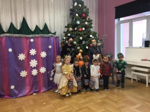 НОВОРІЧНІ РАНКИ У ДНЗ «ЯЛИНОЧКА»