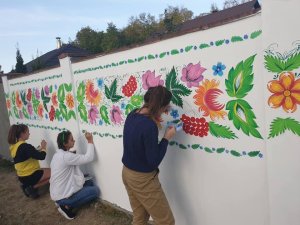 ПЕТРИКІВСЬКІ МОТИВИ У ВЕЛИКИХ ДМИТРОВИЧАХ